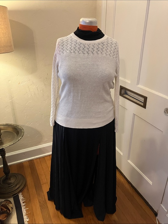LOFT Sweaters - Loft point knit sweater